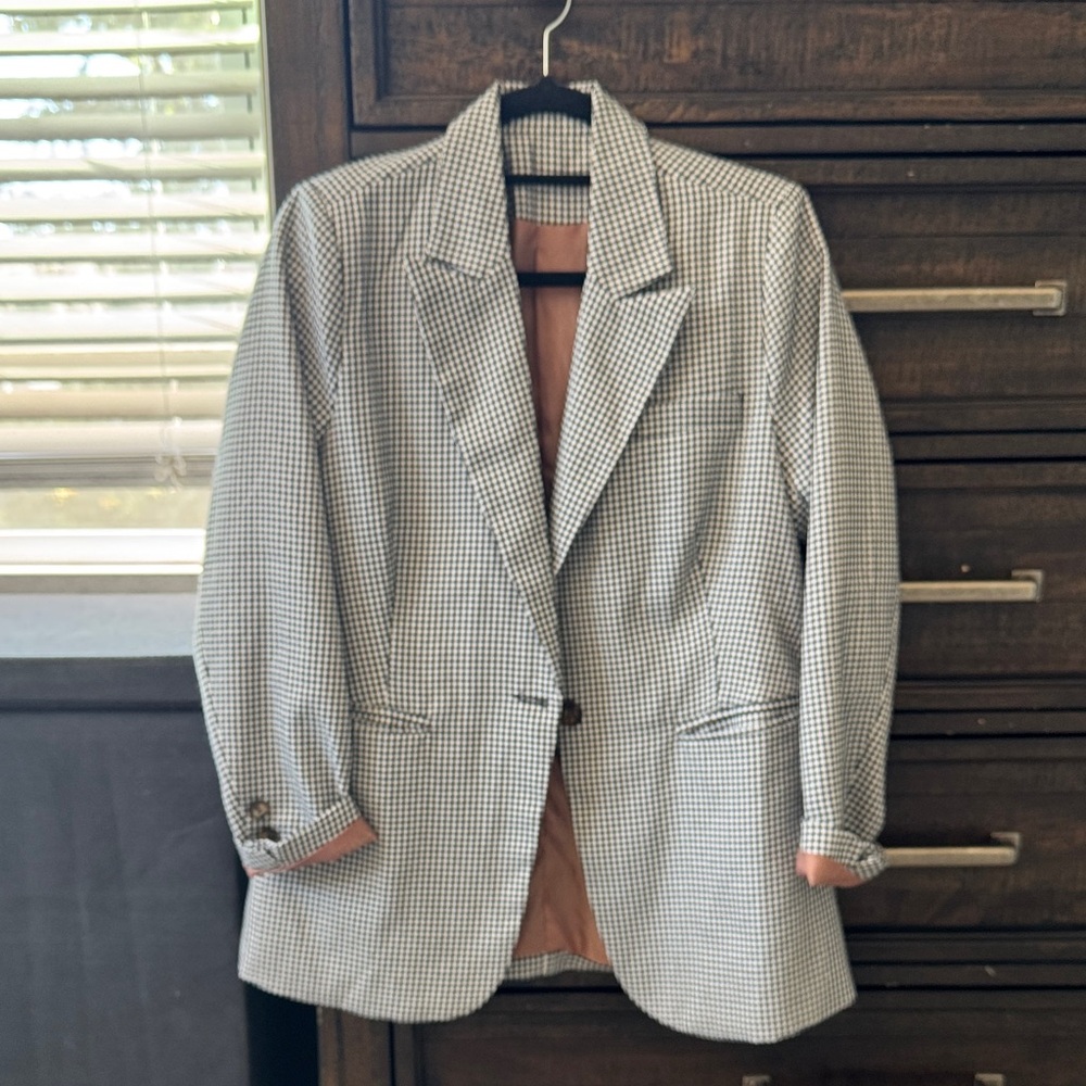 Elegant Black and White Houndstooth Blazer